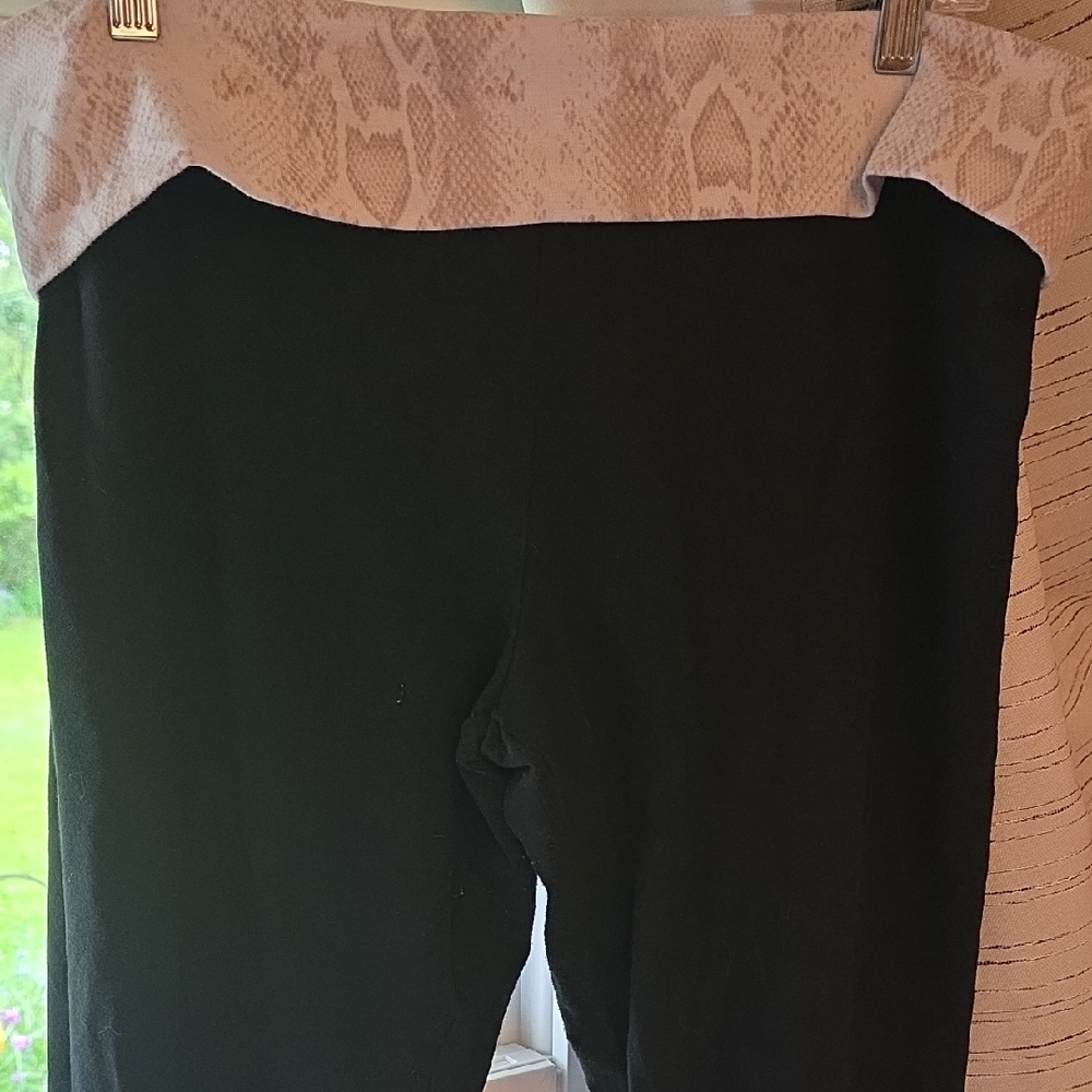 NWOT Victoria's Secret Pink "Snakeskin" Patterned & Black Leggings